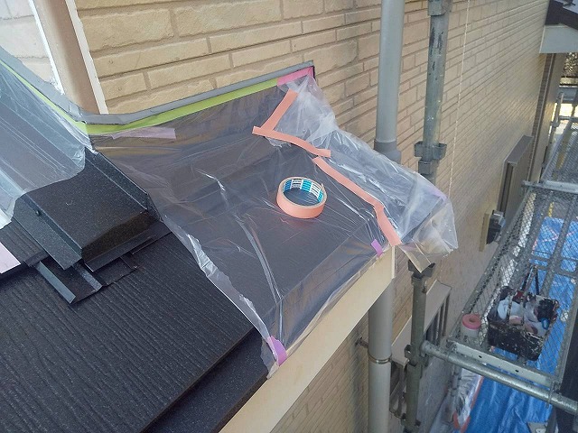 サイディング外壁塗装工事の下屋根に対する養生作業