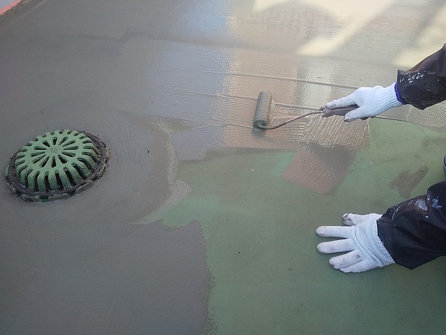 ウレタン塗膜防水工事で排水ドレン周辺へのノロ引き