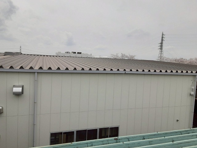 工場建物のALC外壁の劣化状況を確認した現場調査