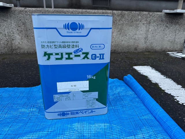 軒天塗装で使用する防カビ型アクリル樹脂系塗料「ケンエースG-Ⅱ」