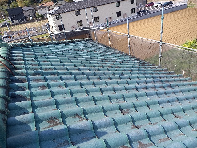 屋根耐震工事を行うS型瓦屋根の施工前状況