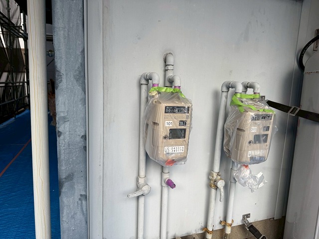 アパート金属サイディング塗装工事の電気メーターへの養生