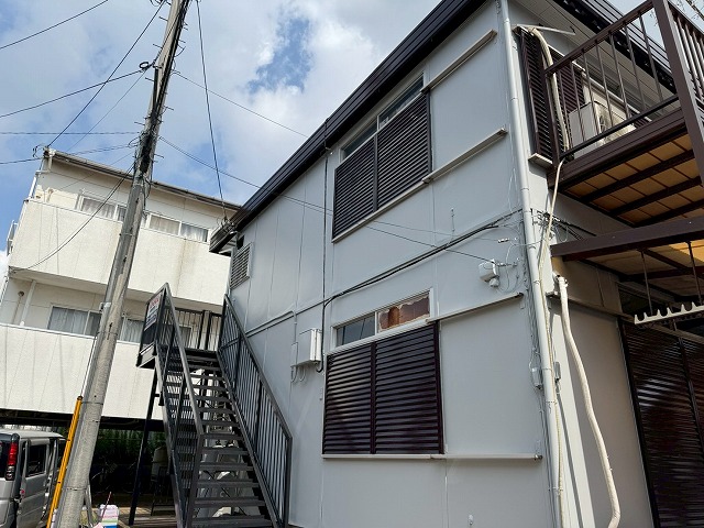 アパート建物金属サイディング外壁への塗装工事完成後状況