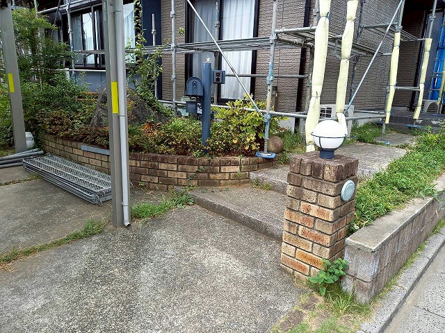 屋根リフォーム完成後の現場敷地内の清掃状況