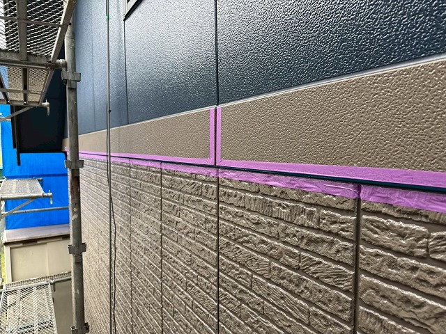 シーリング打ち替え工事の目地部マスキングテープ養生