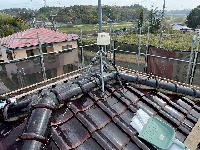 強風時に瓦が落下した住宅屋根の漆喰劣化状況