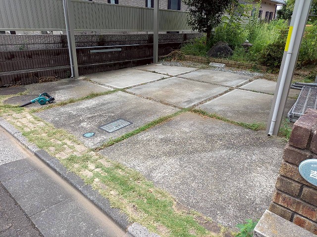 屋根リフォーム完成後の現場駐車場の清掃状況