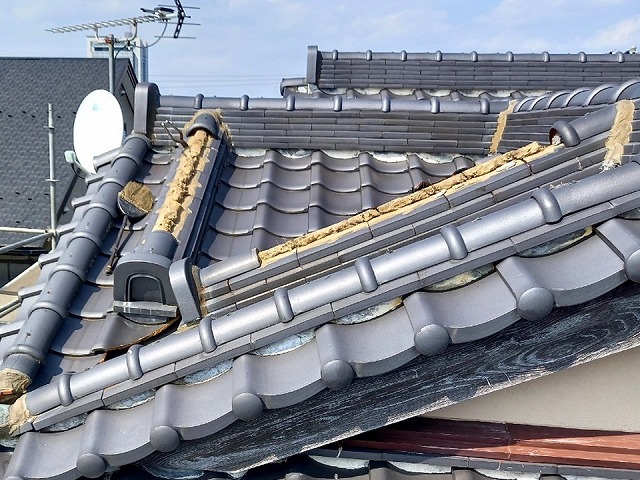 屋根葺き替え工事の下り棟解体工程