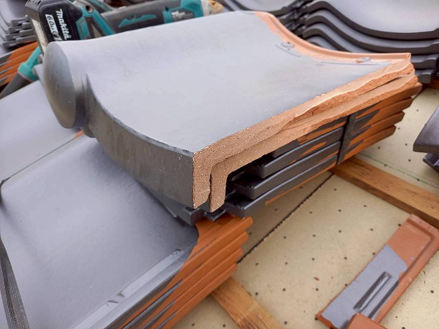 「防災Ｊ形瓦エース」をカットした断面