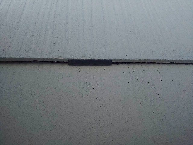 アパート屋根塗装工事のタスペーサー取り付けが完了