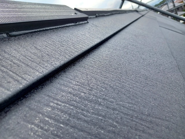 屋根カバー工法リフォームの換気棟および棟板金の下地材取り付け