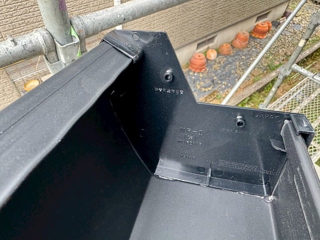 雨樋交換工事の「ファインスケア NF-Ⅰ型」の端部納まり