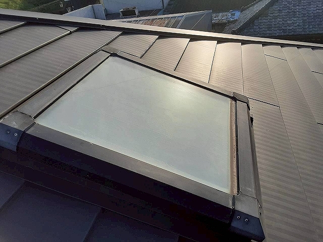 工事のごのトップライトシーリング済