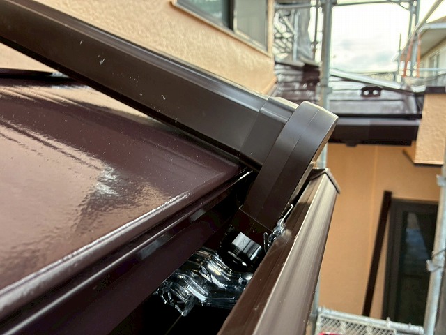 雨樋交換工事の水下エルボの取り付け状況