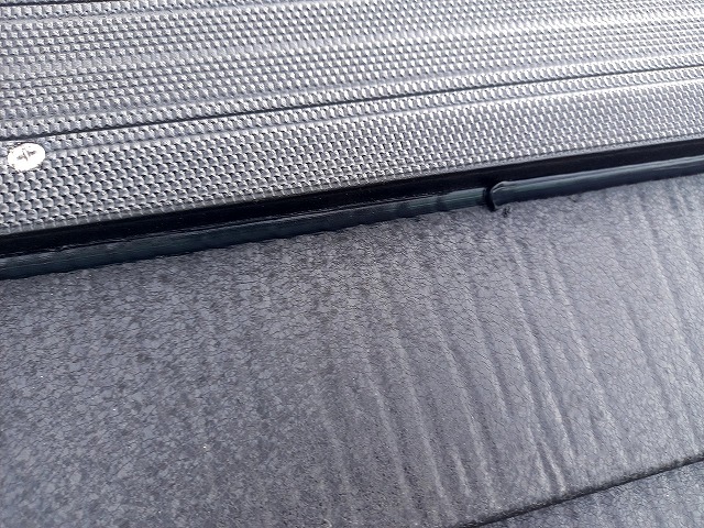 屋根カバー工法リフォームの換気棟および棟板金の下地材取り付けと雨仕舞