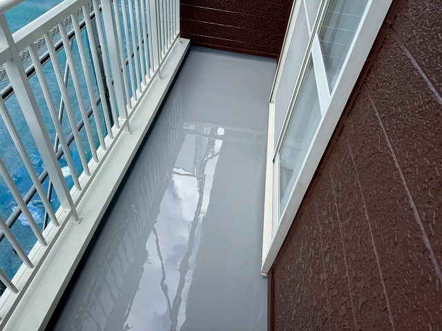 住宅ベランダへの「フローン11」を用いた防水層の構築が完了