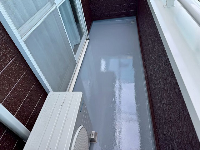 ウレタン塗膜防水工事のトップコート塗布が完了