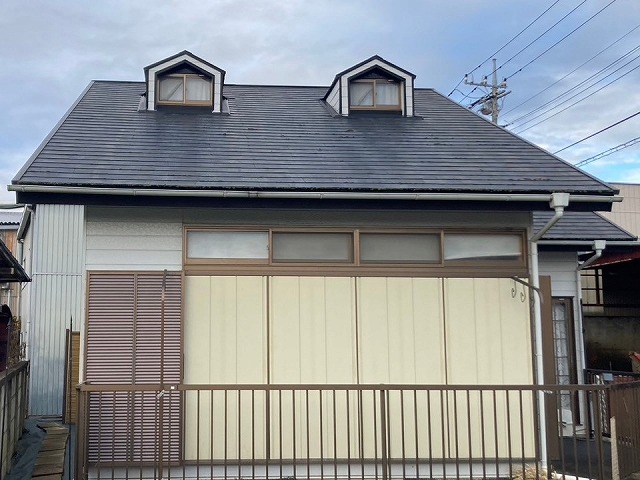 土浦市の現場調査で屋根のドーマー周辺の板金役物に雨漏りリスクのある劣化を確認