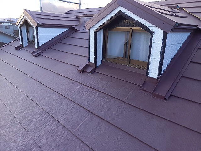 屋根カバー工法リフォームのドーマー部雨押え板金取り付け状況
