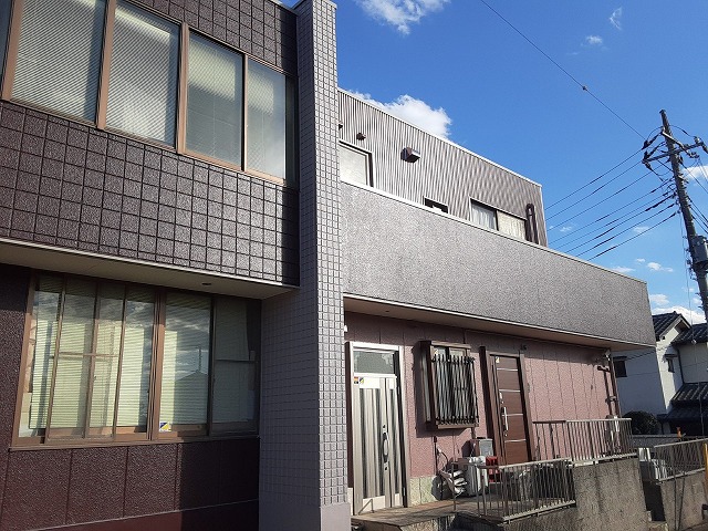 弾性スーパーセラタイトFを用いた住宅外壁塗装リフォームが完成