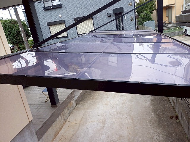 屋根カバー工事で取り外していたカーポートポリカ屋根の再設置
