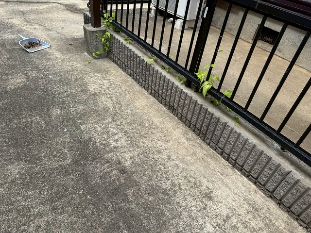 アパート建物修繕工事の全面道路の清掃