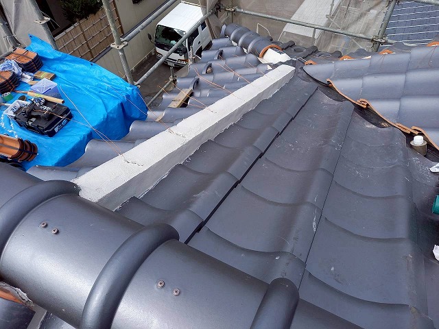 屋根葺き替え工事でモルロックを用いた風切丸土台が完成