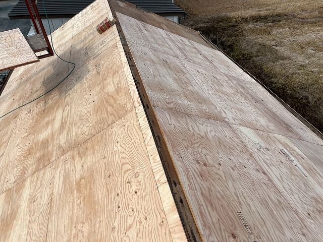 構造用合板を用いた野地板増し張り