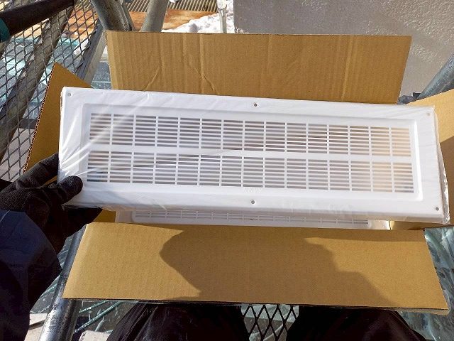 外壁塗装工事で軒天に取り付ける換気口