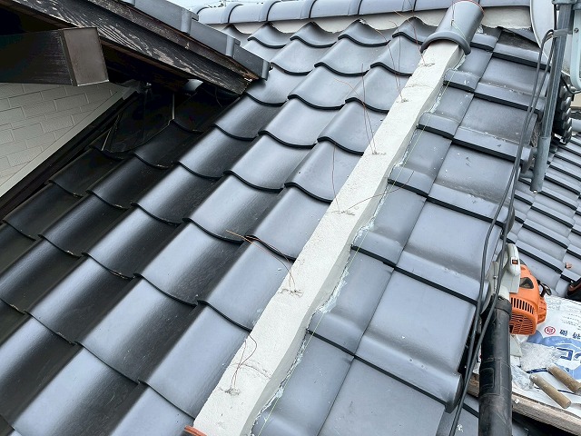 屋根葺き替え工事で設置する風切丸の土台部分が完成