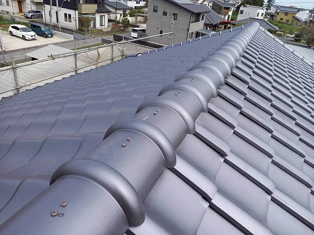 屋根葺き替え工事のすべての工程が完了した状況