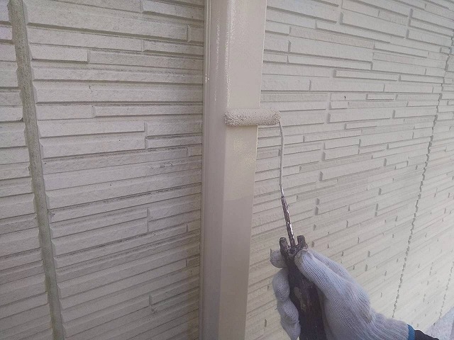 アパート建物塗装工事の竪樋への塗装