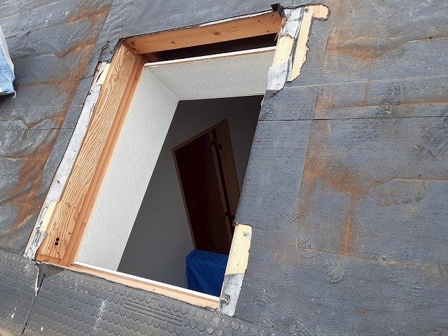 トップライト撤去工事の既設トップライトの本体撤去が完了