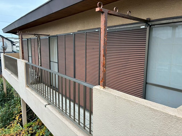 経年劣化による塗装工事を行うモルタル塗り外壁の住宅