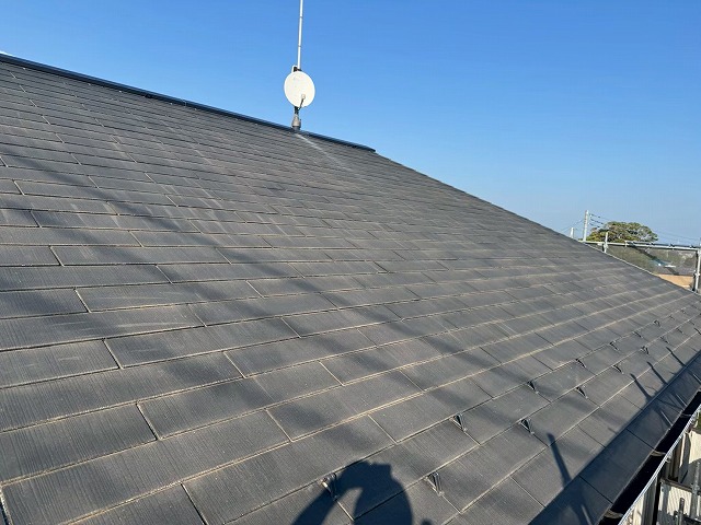 アパート屋根塗装工事の高圧洗浄工程が完了