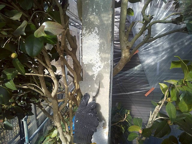 モルタル外壁塗装工事の補修材を用いた下地処理