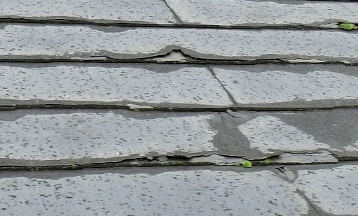 経年劣化による屋根材