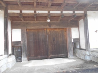 門の漆喰修復工事