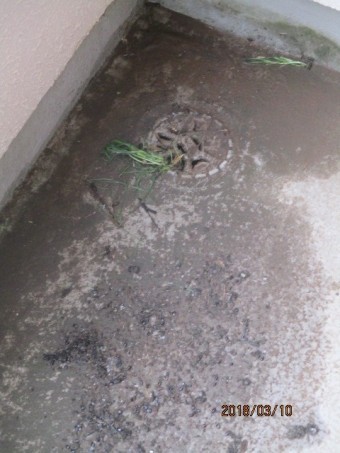 ベランダから雨漏り