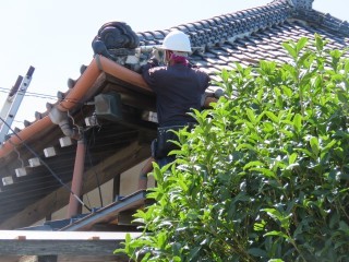 鬼瓦修理中