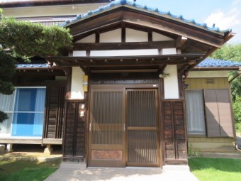 玄関周りの張り交換工事