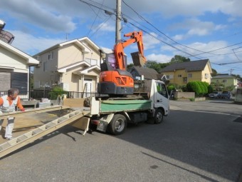 ユンボ移動