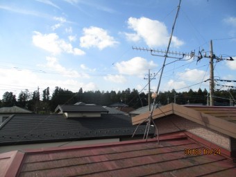 牛久市のo様より台風で アンテナが倒れたので修理して下さい 街の屋根やさんつくば稲敷店