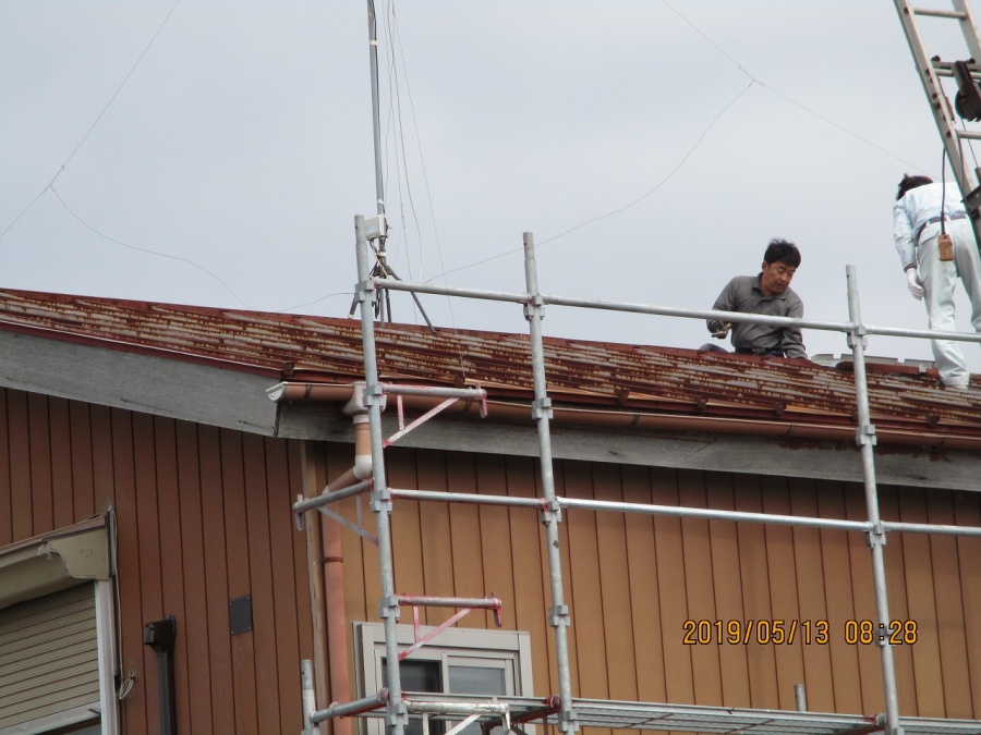 瓦棒屋根のカバー工法に依る葺き替え工事