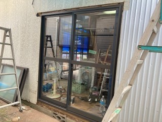 掃き出しサッシ窓工事