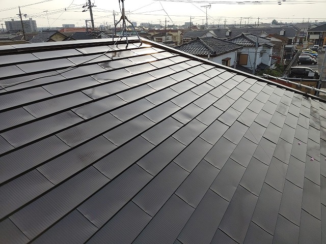 阿見町 ガルバ屋根にエスケープレミアムルーフSiを用いた塗装工事の 