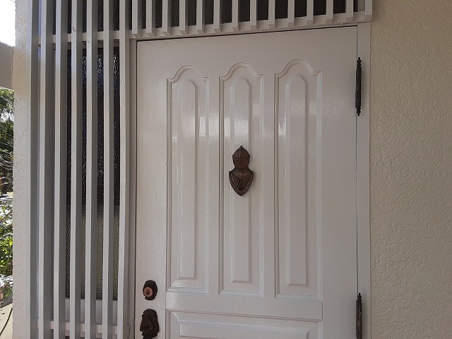 玄関ドアの塗装工事完成しました