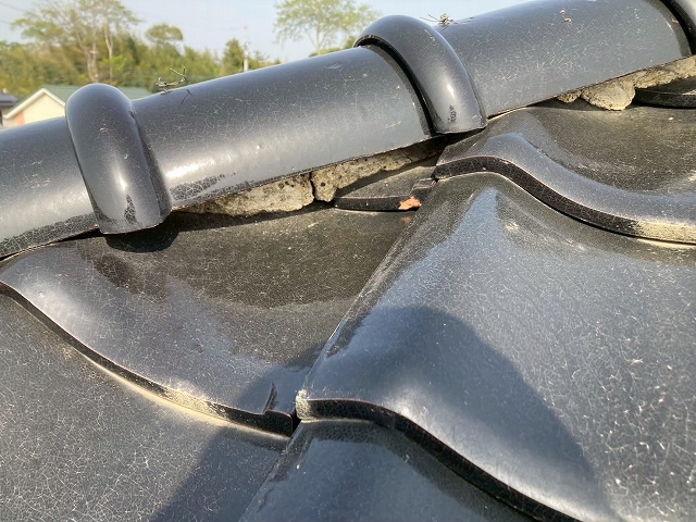 劣化した漆喰の露出