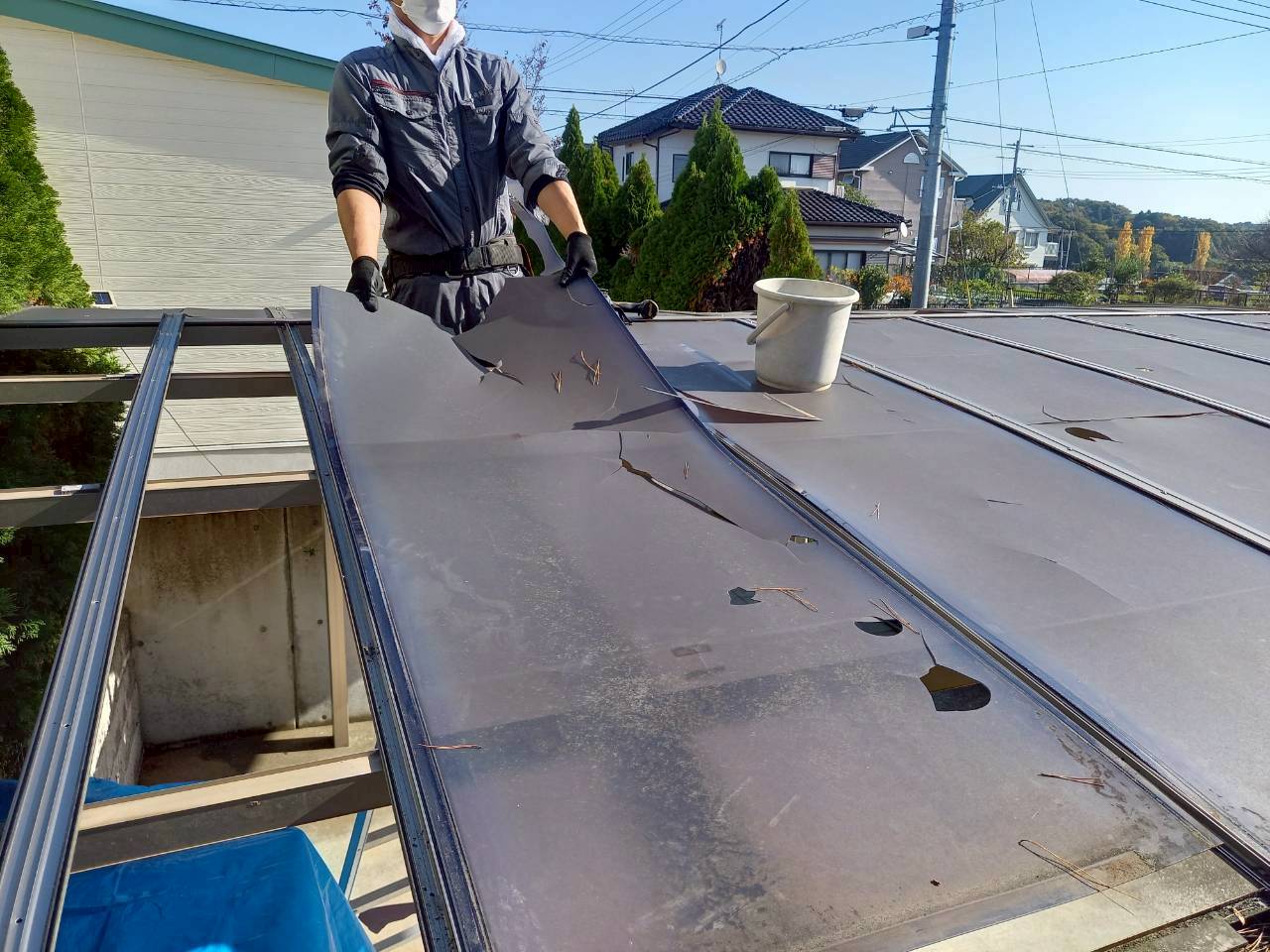 既存パネルの撤去作業