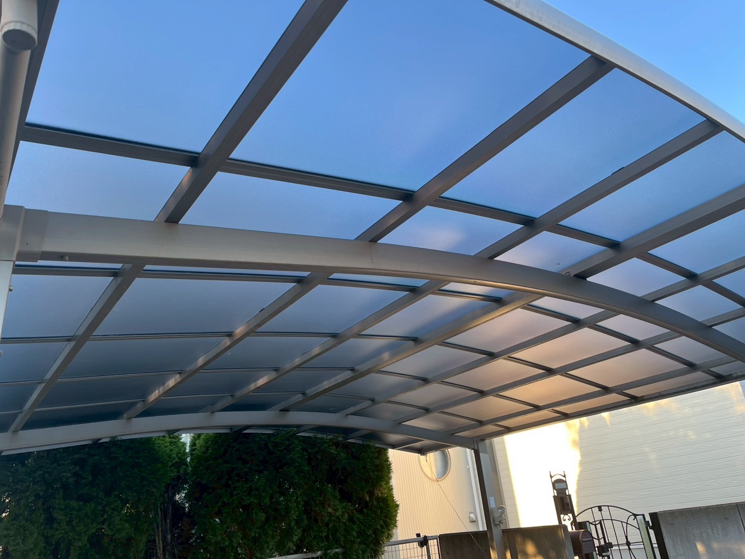 かすみがうら市カーポート屋根完成下から撮影